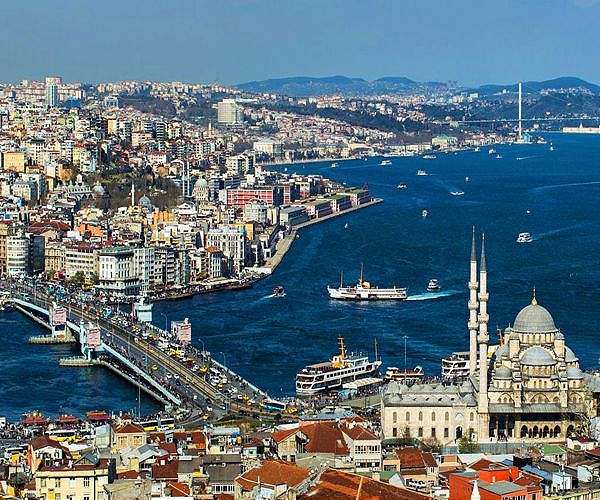 Turkey condemns admirals' warning over Bosphorus treaty