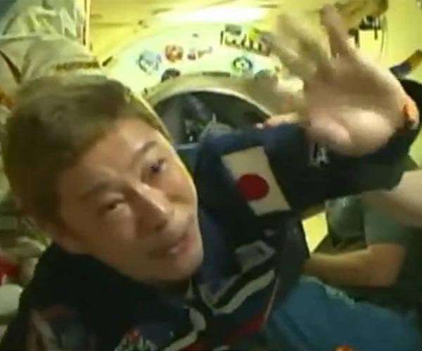 Japanese billionaire arrives at ISS