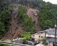 Japanese PM visits Hiroshima after killer landslides