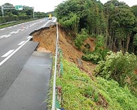 Powerful quakes strike Japan, India