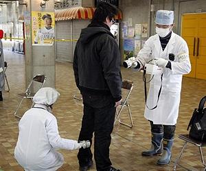 Firm makes iPhone Geiger counter for worried Japanese