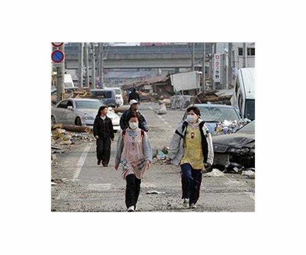 Hundreds cut off after Japan quake that killed 78