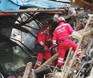 Insurance market Lloyd's dives into red on catastrophes
