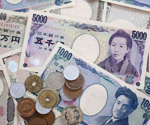 Tokyo rallies on weak yen, Hong Kong reverses after surge
