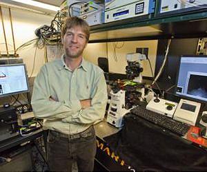 A shiny new tool for imaging biomolecules