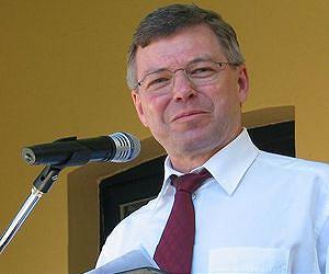 Ex-Norway PM denied visa to China after Nobel tiff