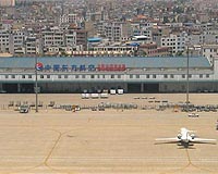 Stranded air passengers clash with police in China: report