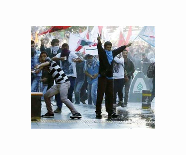 'One dead' in Kurdish Iraq protests, police shut TV station