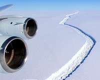 Huge Antarctic ice block poised to snap off