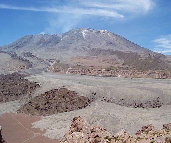 Authorities raise alert level around Lascar volcano in northern Chile