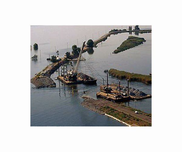 Levee break near Seattle prompts evacuation order