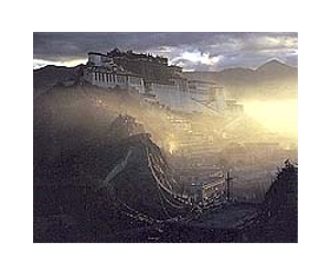 Pollution shrouds Tibetan capital, grounding flights