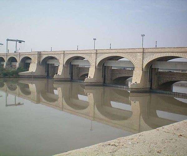 Flood fate of thousands lies with colonial-era Pakistan barrage