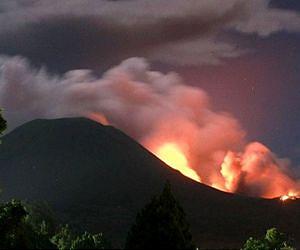 Spectacular eruption at Indonesian volcano