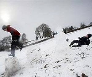 Britain shivers in 'ridiculously low' temperatures