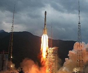 Chang'e-2 Heads For Moon