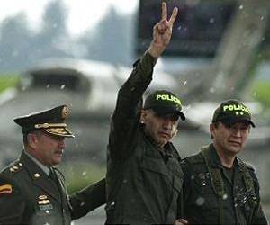 Colombian guerrillas release two police hostages