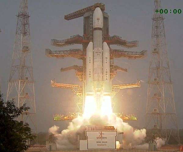 AST BlueBird 6 enters orbit as record low Earth orbit cellular array