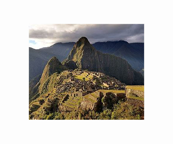 Workers in Peru race to reopen Machu Picchu after floods