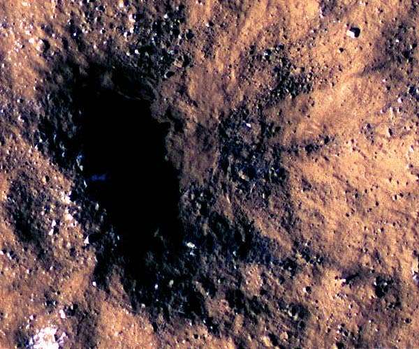 Meteorite impact provides a glimpse beneath Mars' surface