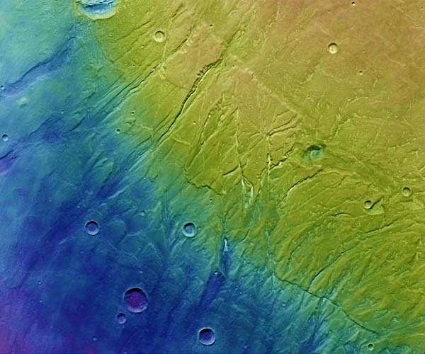 The faults and valleys of a Martian volcanic highland plateau