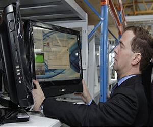 Medvedev arrives in Prague for missile shield talks