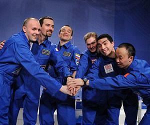 Moscow's Mars pioneers hail success, gripe at space rations