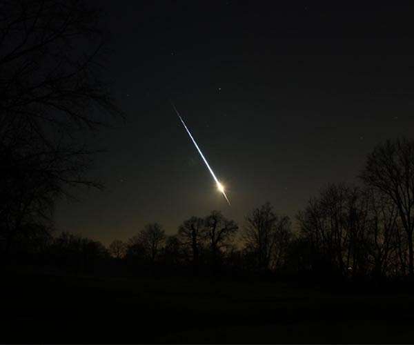 Seismic signatures reveal fragmentation patterns of fireball meteoroids
