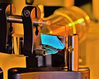 UW team first to measure microscale granular crystal dynamics