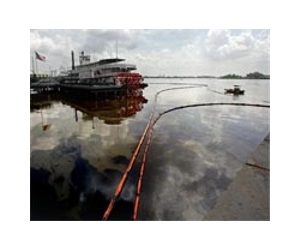 Experts debate diverting Mississippi to fight oil spill