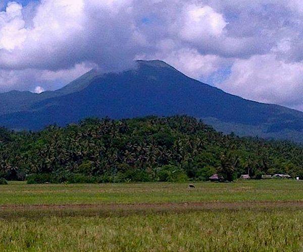 Ash covers towns after Philippines volcano eruption
