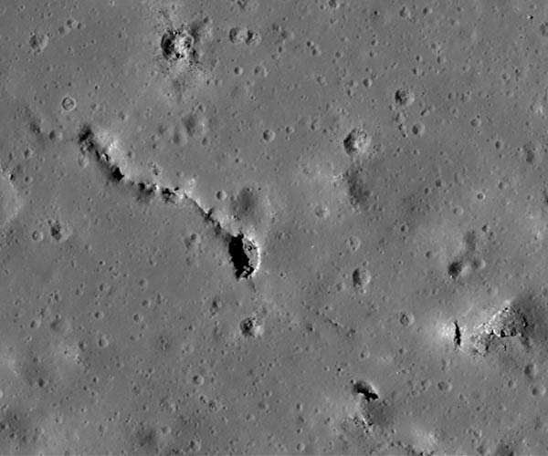 NASA's LRO finds Lunar pits harbor comfortable temperatures