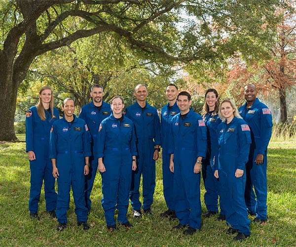 NASA announces 10 latest astronaut trainees