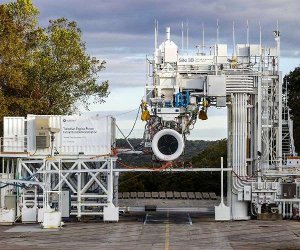 NASA and GE run hybrid jet engine test toward commercial flight