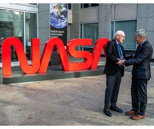 NASA awards medal to worm logotype designer Richard Danne