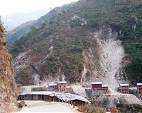 Nepalis spend third night in open as quake toll passes 4,000