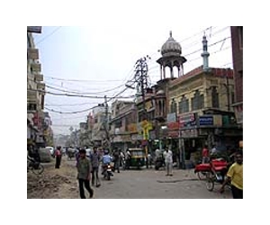 Prince Charles hails Indian slum as model for Western life