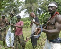 Nigeria seeks to buy off oil rebels
