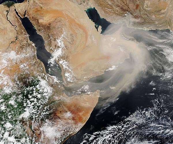 Saudi offers $10m to prevent Red Sea oil spill disaster off Yemen