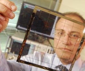 Device captures ambient electromagnetic energy to drive small electronic devices