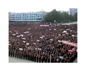Defiant N. Korea stages rally amid nuclear fears