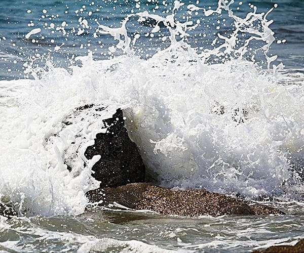 UTA research uses seawater to remove carbon dioxide from atmosphere