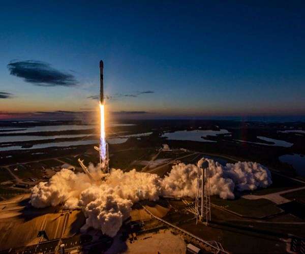 Future of Satellite Internet: OneWeb vs Starlink
