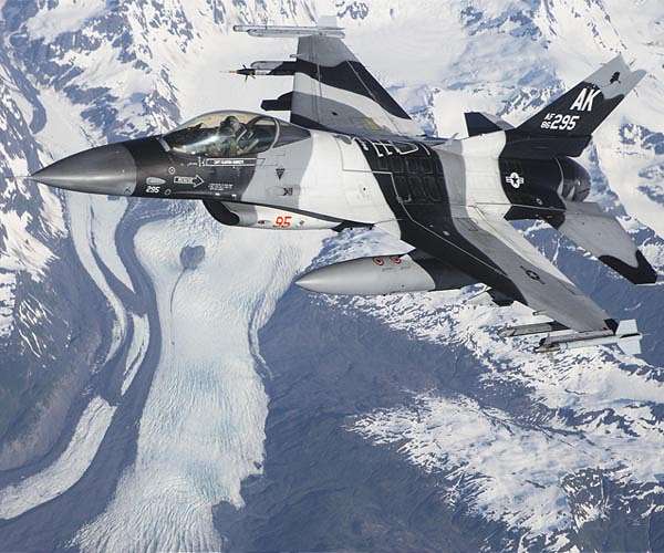 Supersonic fighter crashes in New Mexico national park
