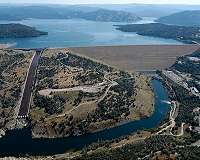 Oroville Dam earthquakes in February 2017 related to spillway discharge