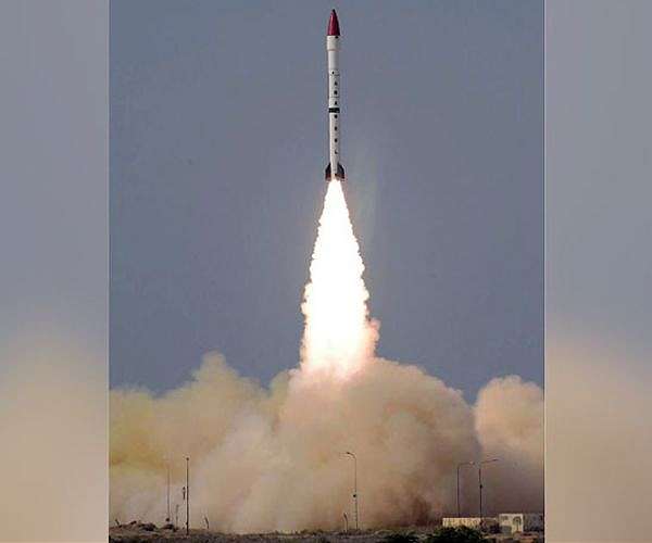 Pakistan tests missile weapons system amid India standoff