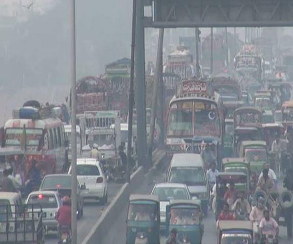 Delhi, Lahore smog forces school, plant closures as residents choke