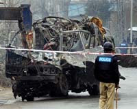 Suicide attack on Pakistan army bus kills six