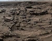 Curiosity Mars Rover crosses rugged plateau