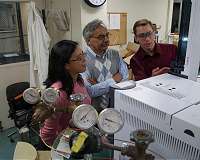 New liquid-metal membrane technology may help make hydrogen fuel cell vehicles viable
